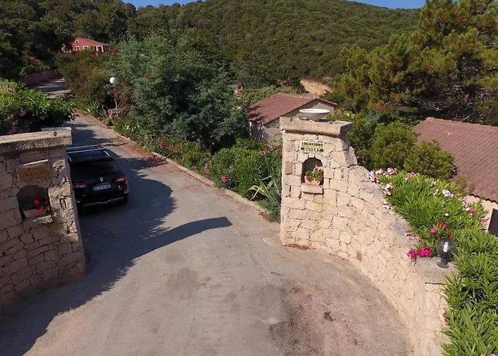 ヴィラ De Tourisme Les Hauts De L'avena