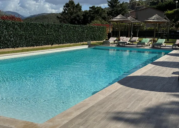 ヴィラ De Tourisme Les Hauts De L'avena