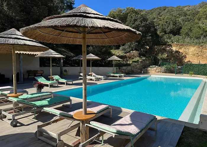 ヴィラ De Tourisme Les Hauts De L'avena *